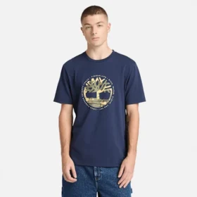 Men’s Tree Logo Lake House Graphic T-Shirt